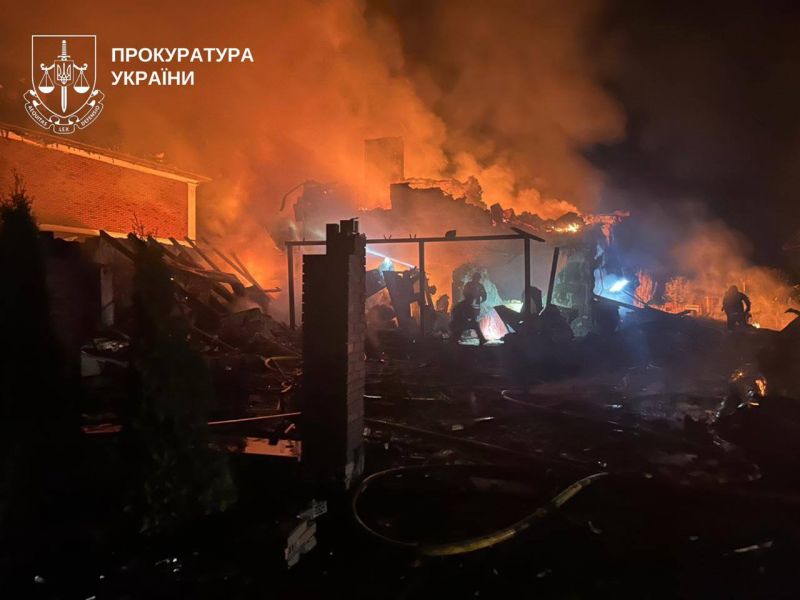 Под Киевом россияне ударом несколькими БпЛА по дому убили 3-летнего ребенка и его бабушку и дедушку - фото