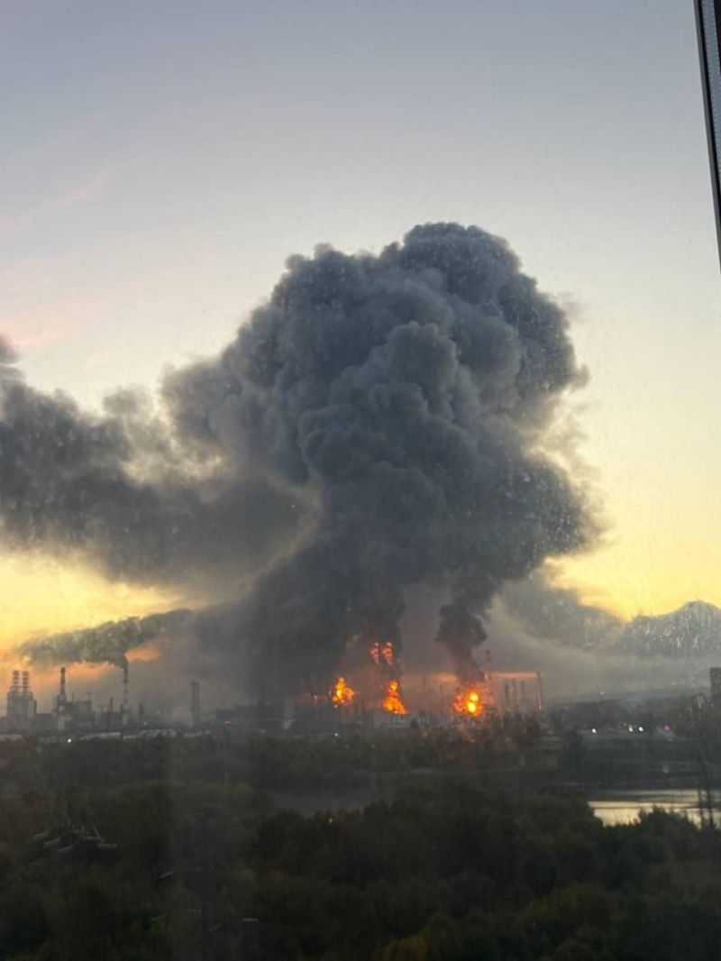 СОУ ракетами и дронами успешно поразили НПЗ в москве - фото