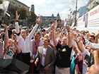 На Хрещатику кількасот людей підтримували Юлію Тимошенко