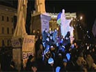 На Михайлівській площі люди вигукують «Зека – геть!»