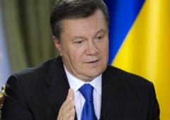Янукович не хоче бути «бідним родичем» з простягнутою рукою - фото