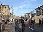 Євромайдан триває, люди прогулюються по Хрещатику