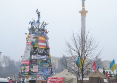 Старенький чоловік накрав з Євромайдану з півсотні предметів - фото