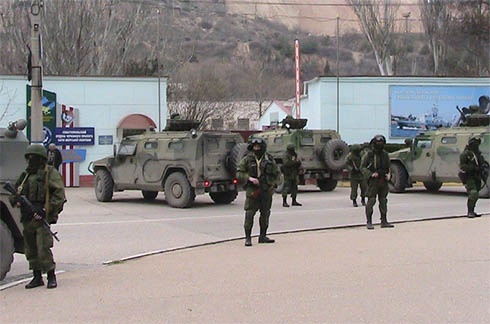 Російські війська не припиняють прибувати до Криму - фото