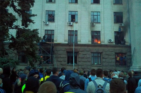 38 людей загинуло під час пожежі Будинку профспілок в Одесі – МВС (доповнено) - фото