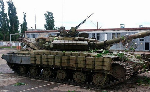 Танк, який обстрілював військову частину в Артемівську, прибув з Російської Федерації - фото