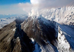 На Камчатці вулкан викинув попіл на висоту до 7 км - фото