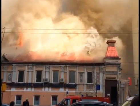 У Києві горіла будівля на Саксаганського, загинуло двоє рятувальників - фото