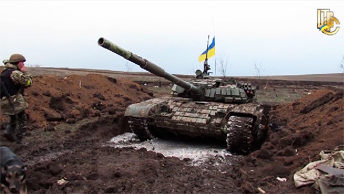 За захоплення ворожого танку Т-72 кожен з бійців отримав по 6 тисяч гривень - фото