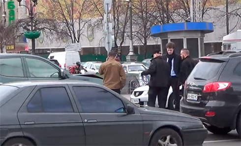 Син президента Порошенка попав в аварію - фото