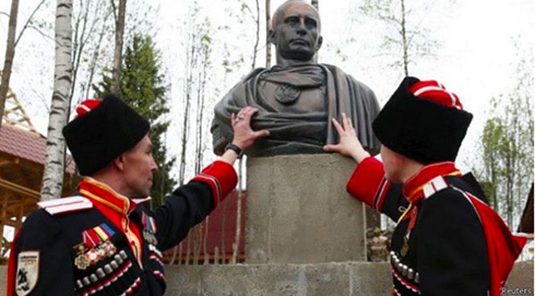 Путіну всановили пам’ятник, зобразивши його римським імператором - фото