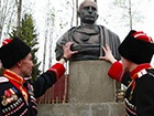 Путіну всановили пам’ятник, зобразивши його римським імператором