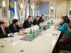Нуланд привітала Порошенка з успішним просуванням конституційної реформи