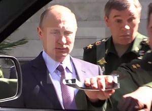 Путіну показали чудовий зразок військової техніки, яка ламається - фото