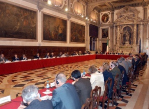 Венеціанська комісія розкритикувала закон "про партійну диктатуру" - фото