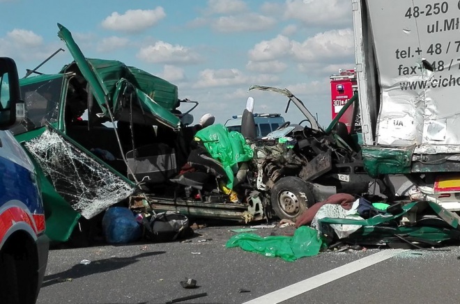 В Польщі в аварії загинуло 5 громадян України (фото) - фото