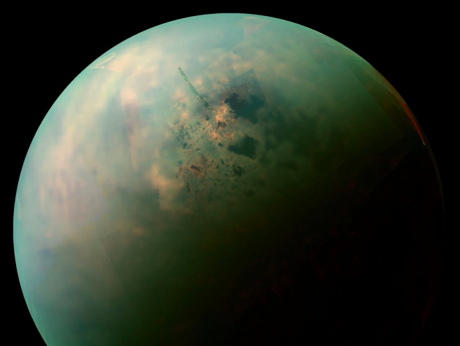 Вчені пролили світло на таємничу атмосферу Титана - фото