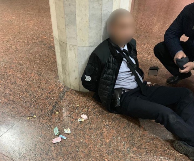 ДБР: поліцейський з харківського метро стріляв в своїх колег - фото