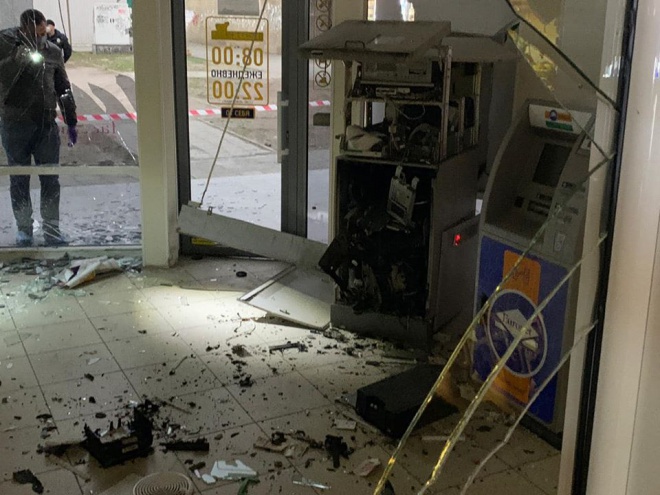 У Харкові затримано підривників банкомату, які викрали з нього 2 млн грн - фото