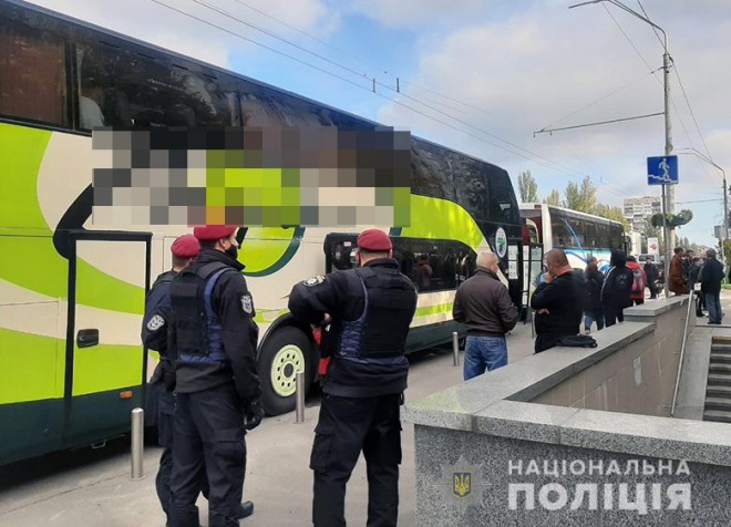 В Києві автобусами привезли псевдо-виборців із Житомирщини - фото