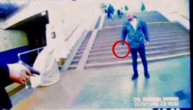 «Антимасочник» в метро напав на поліцейського за зауваження - фото