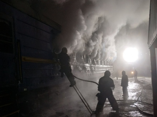 На Полтавщині в пожежі у залізничному вагоні загинули дві особи - фото