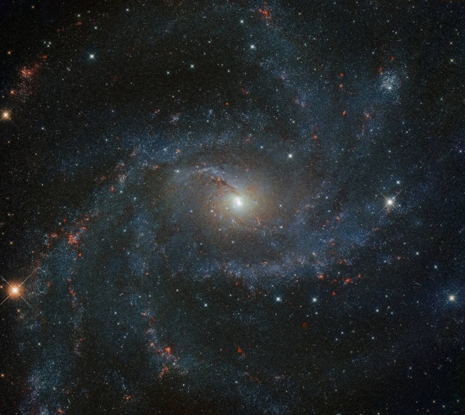 Хаббл показав сліпучу “Галактику феєрверків” - фото