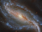 Хаббл зняв приголомшливу спіральну галактику з перемичкою