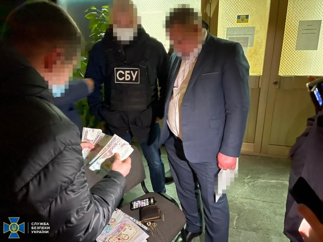 На Житомирщині чиновника ОДА затримано на "відкаті" від закупівлі кисневого обладнання для хворих на COVID-19 - фото