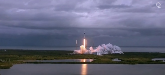 SpaceX запустила рекордну кількість супутників - фото