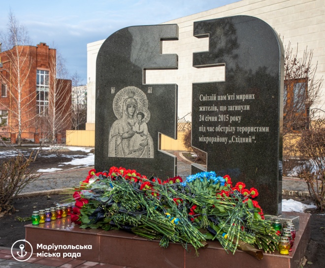 У Маріуполі вшанували жертв російського обстрілу - фото