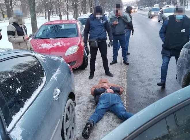В Києві поліцейського затримали вимаганні 10 тис доларів - фото