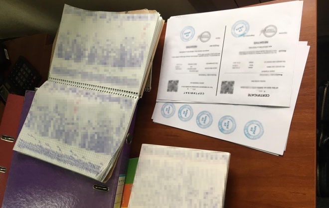 В Києві продавали підроблені довідки про негативний тест на COVID-19 для виїзду за кордон - фото