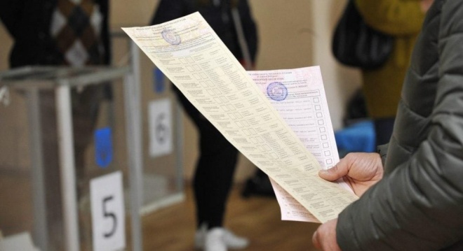 Голову виборчої дільниці в Києві підозрюють у підробці результатів виборів - фото