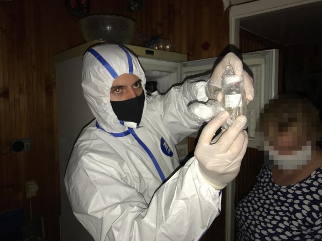 В Києві співробітниця інституту винесла штам вірусу і зберігала у себе в холодильнику - фото