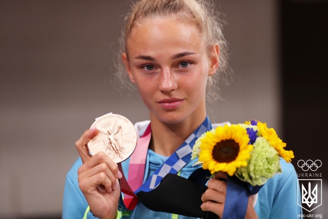 Україна має першу медаль на олімпіаді - фото
