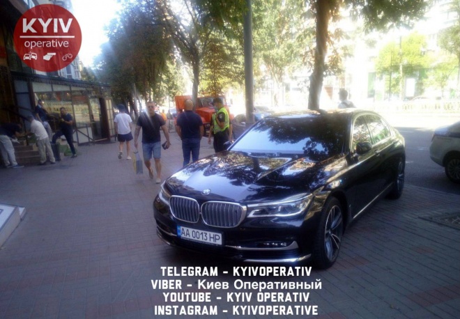 Власник мережі "ІБІС" напав на інспектора з паркування - фото