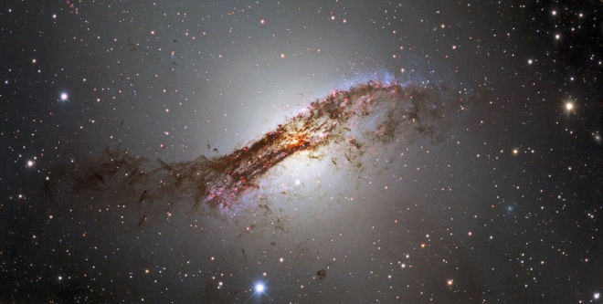 Камера темної енергії отримала детальний вигляд дивовижної, своєрідної галактики - фото