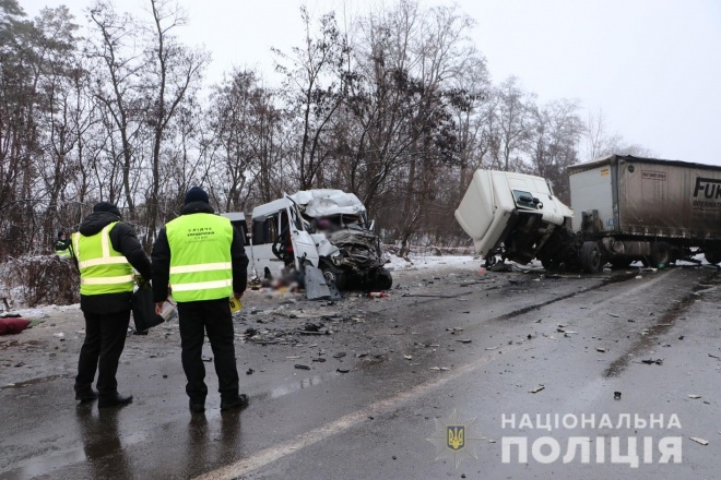 В аварії з автобусом на Чернігівщині загинуло 11 осіб. Доповнено: 13 осіб - фото