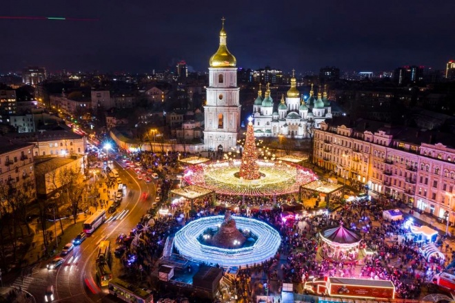 В Києві засвітили вогні головної ялинки країни - фото