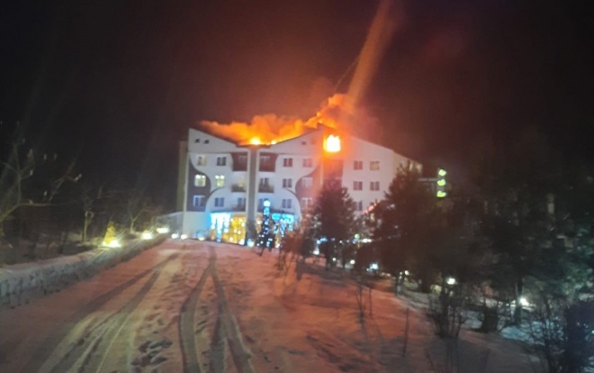 Вночі на Вінниччині палав готель з дітьми - фото