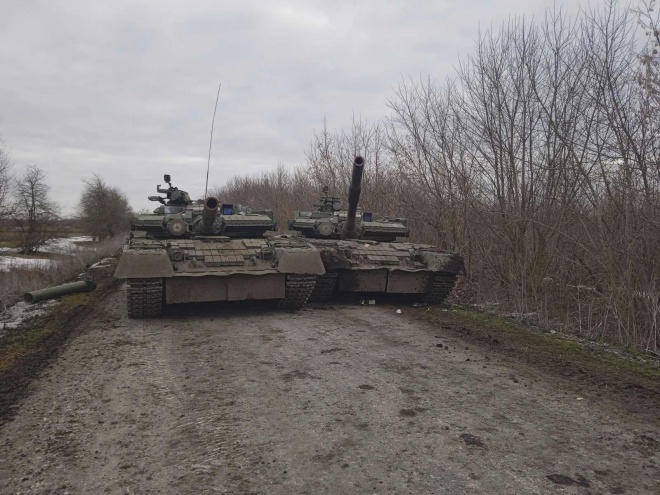 Покинуті окупантами танки на Сумщині - фото