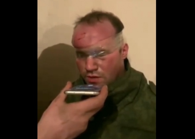 Російський окупант зателефонував батькам про те, що він у полоні - фото