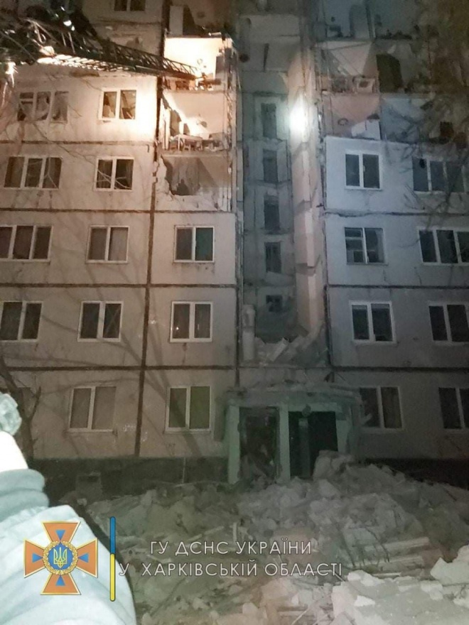 У Харкові снаряд влучив у 9-поверхівку з мешканцями - фото
