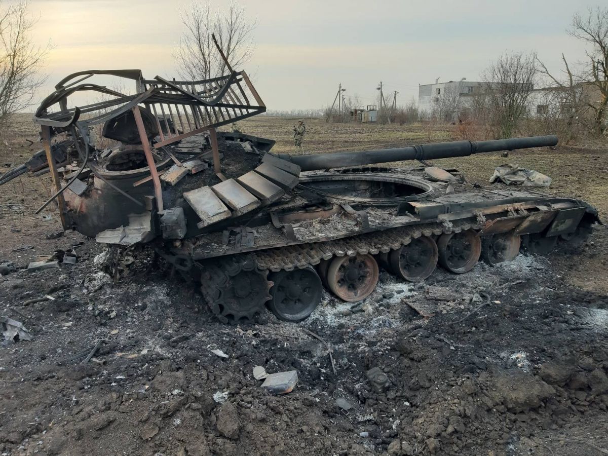 “Мангал” над Т-72 не допоміг від знесення башти - фото