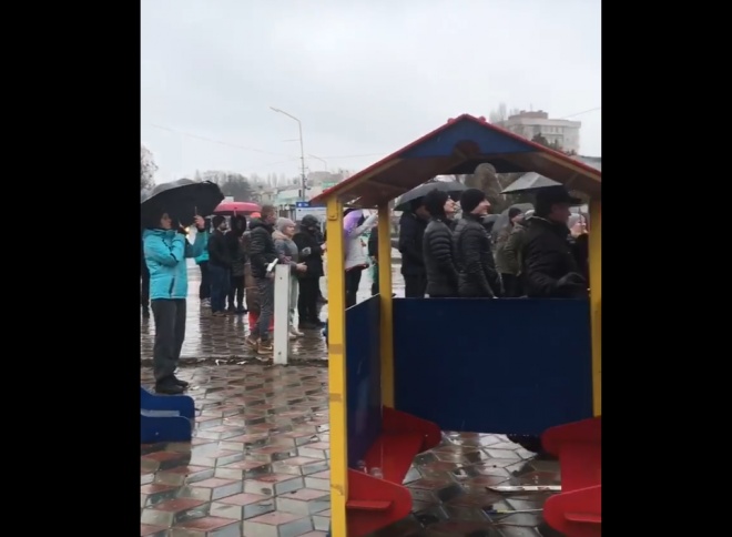 Мелітополь скандує росіянам: “Окупанти!” - фото