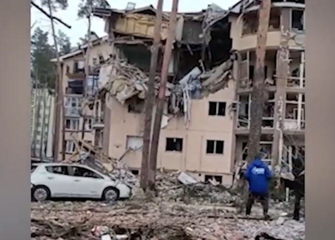 Рашисти зруйнували жилі будинки в Ірпені - фото