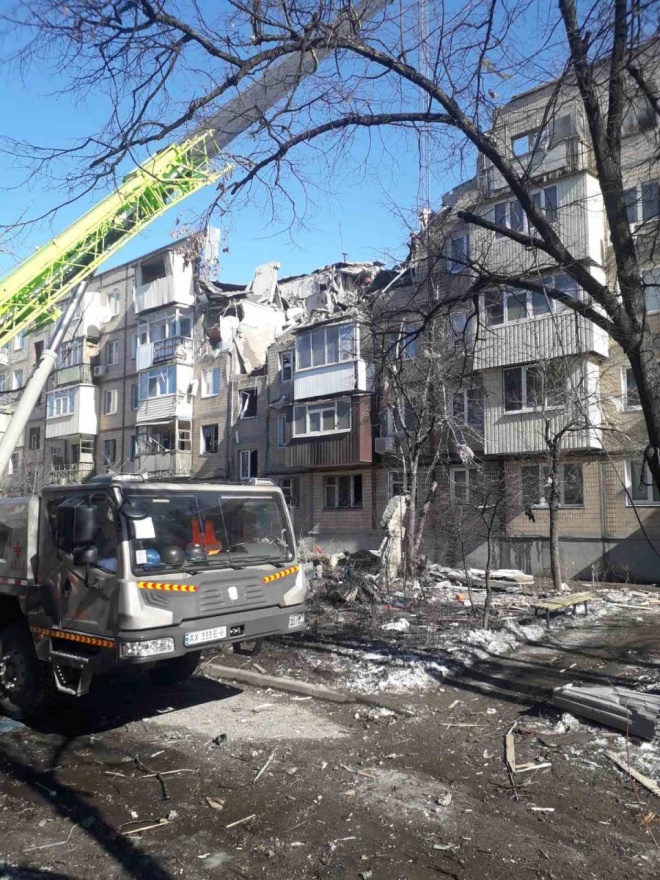 Росіяни обстріляли житлові п′ятиповерхівки в Харкові - фото