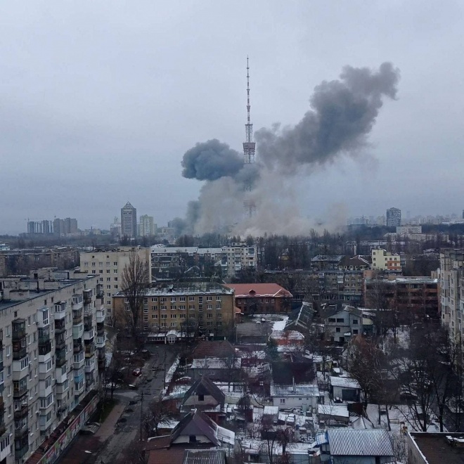 Росіяни вдарили по Київській телевежі - фото