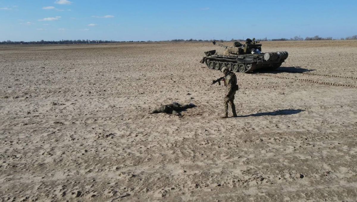 Російський солдат здав танк за винагороду, - радник глави МВС - фото